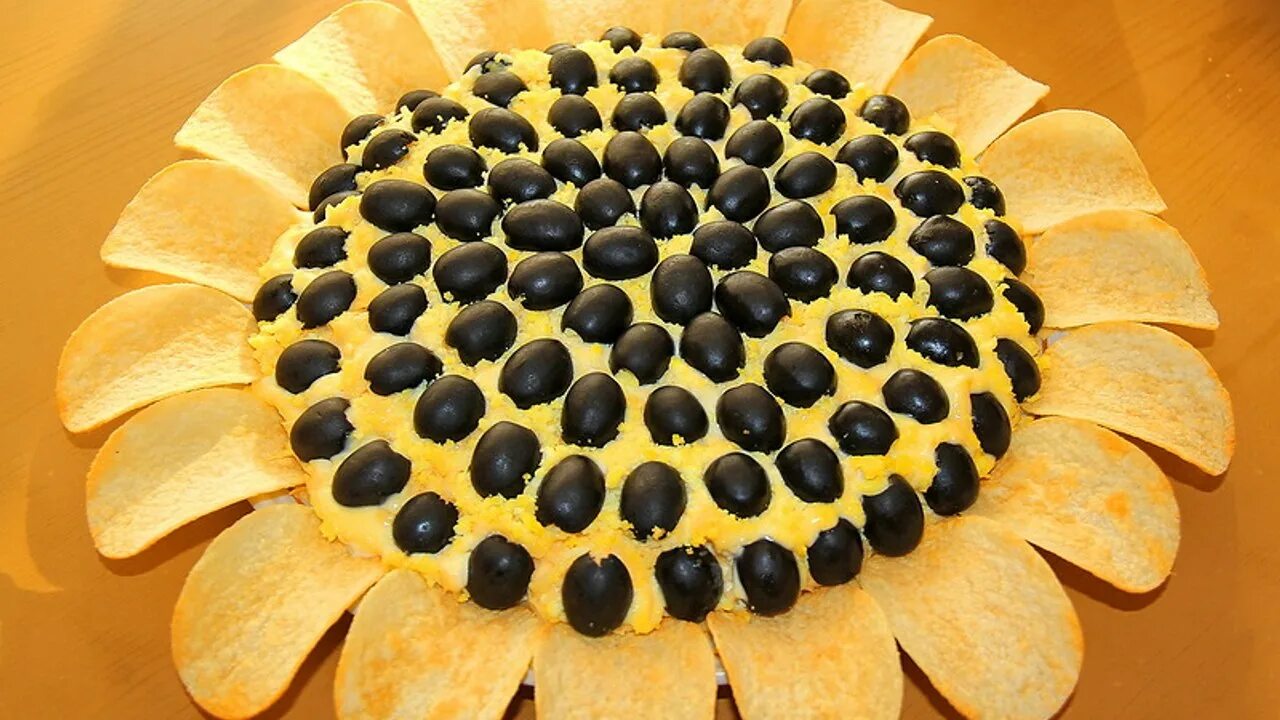 салатик подсолнух. салат с чипсами. салат подсолнух с чипсами. салат подсолнух с чипсами. салат подсолнух с чипсами.