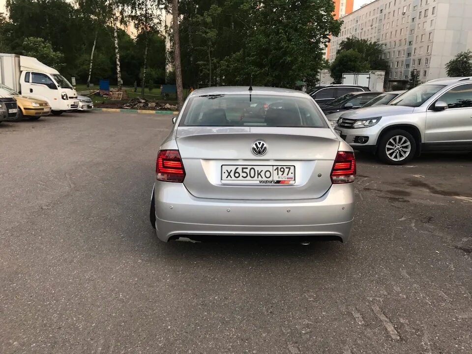 Фольксваген поло с номерами. Фольксваген поло белый номер. Фольксваген поло 152 регион. Белый фольксваген поло с номером 727. Номерная рамка фольксваген поло.