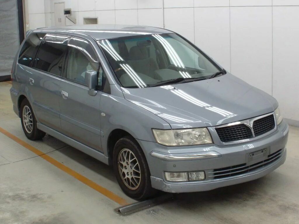 Купить митсубиси шариот грандис. Mitsubishi Chariot Grandis. Мицубиси Chariot Grandis. Mitsubishi Chariot 2002. Шариот Грандис 2002.