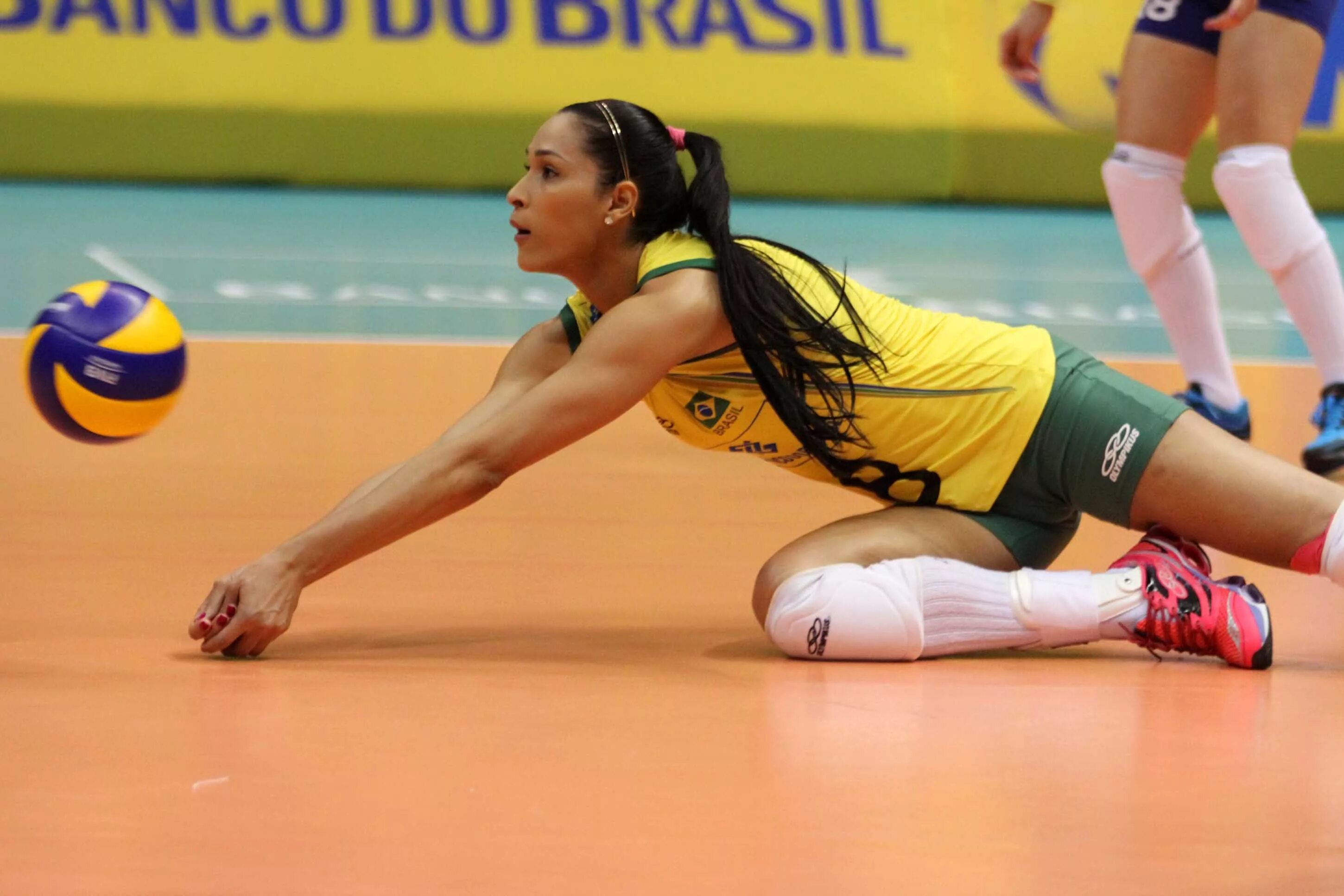 Woman volleyball. Андреа Дрюс волейболистка. Лорен волейболистка Бразилии. Миранда Вебер волейбол.
