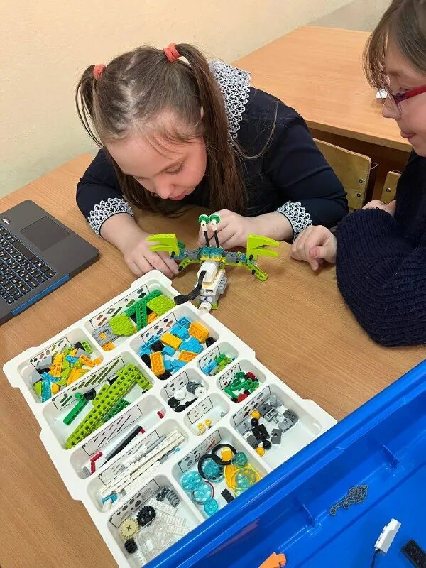 робототехника в школе. урок робототехники 5 класс. в 6 классе в кружок робототехники. мастер класс по робототехнике. мастер класс по робототехнике.