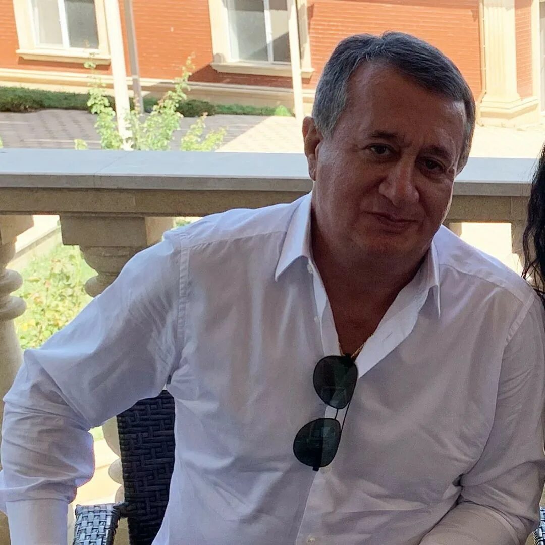 Бизнесмен азербайджанец. Азербайджанский бизнесмен. Азербайджанский бизнесмен. Азербайджанский бизнесмен. Одежда бизнесменов в азербайджан.