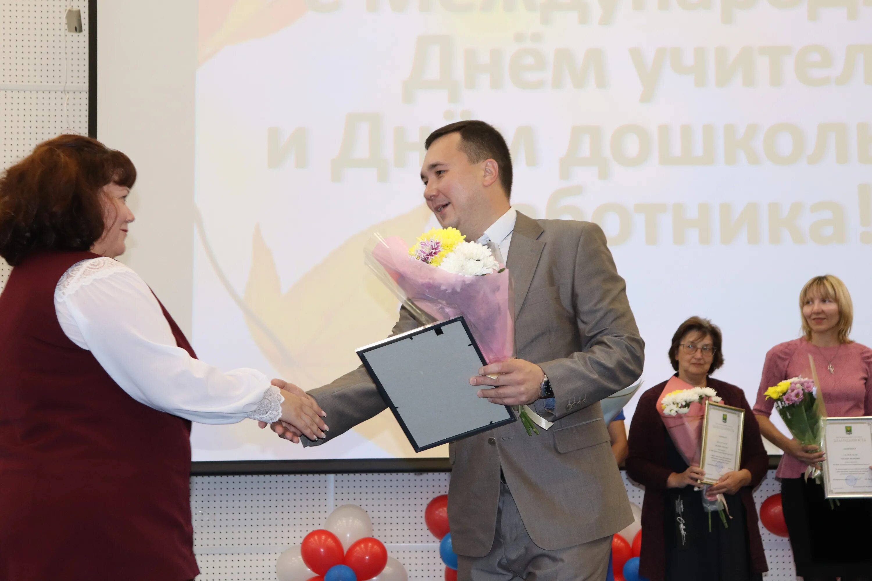 19 школа иркутск бассейн. Вакансии в школах иркутска. Школа 80 иркутск внутри. Школа 66 иркутск. Иркутские школьники.