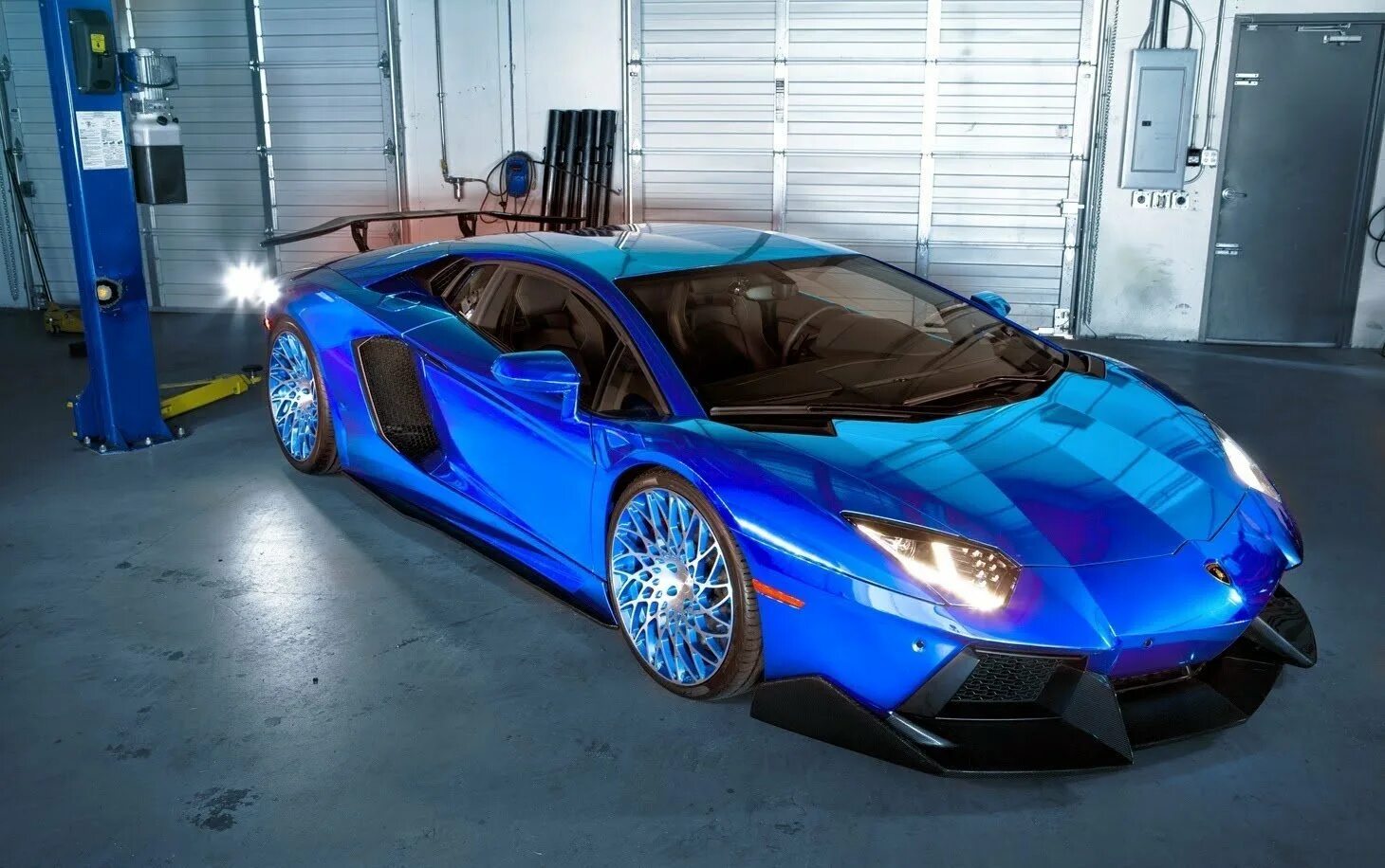 Включи синий машина. Lamborghini Aventador LP 700 синий. Lamborghini Aventador lp700 голубой. Lamborghini Aventador RS. Ламборгини Мурселаго синяя.