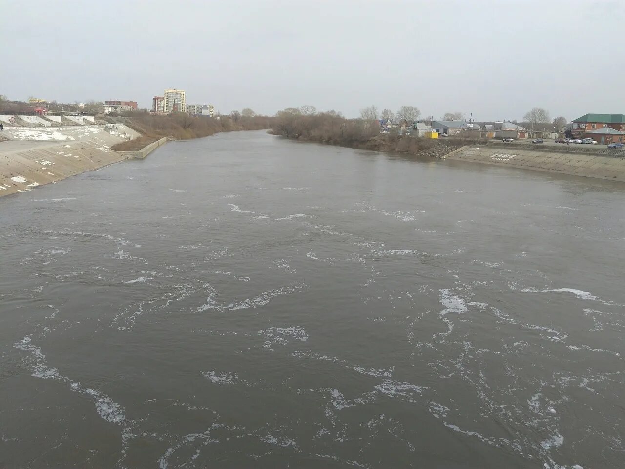 Уровень воды в реке тобол звериноголовское. Река Тобол Курган. Река Тобол Курганская область. Речка Тобол в Кургане. Тобол наводнения в Кургане.