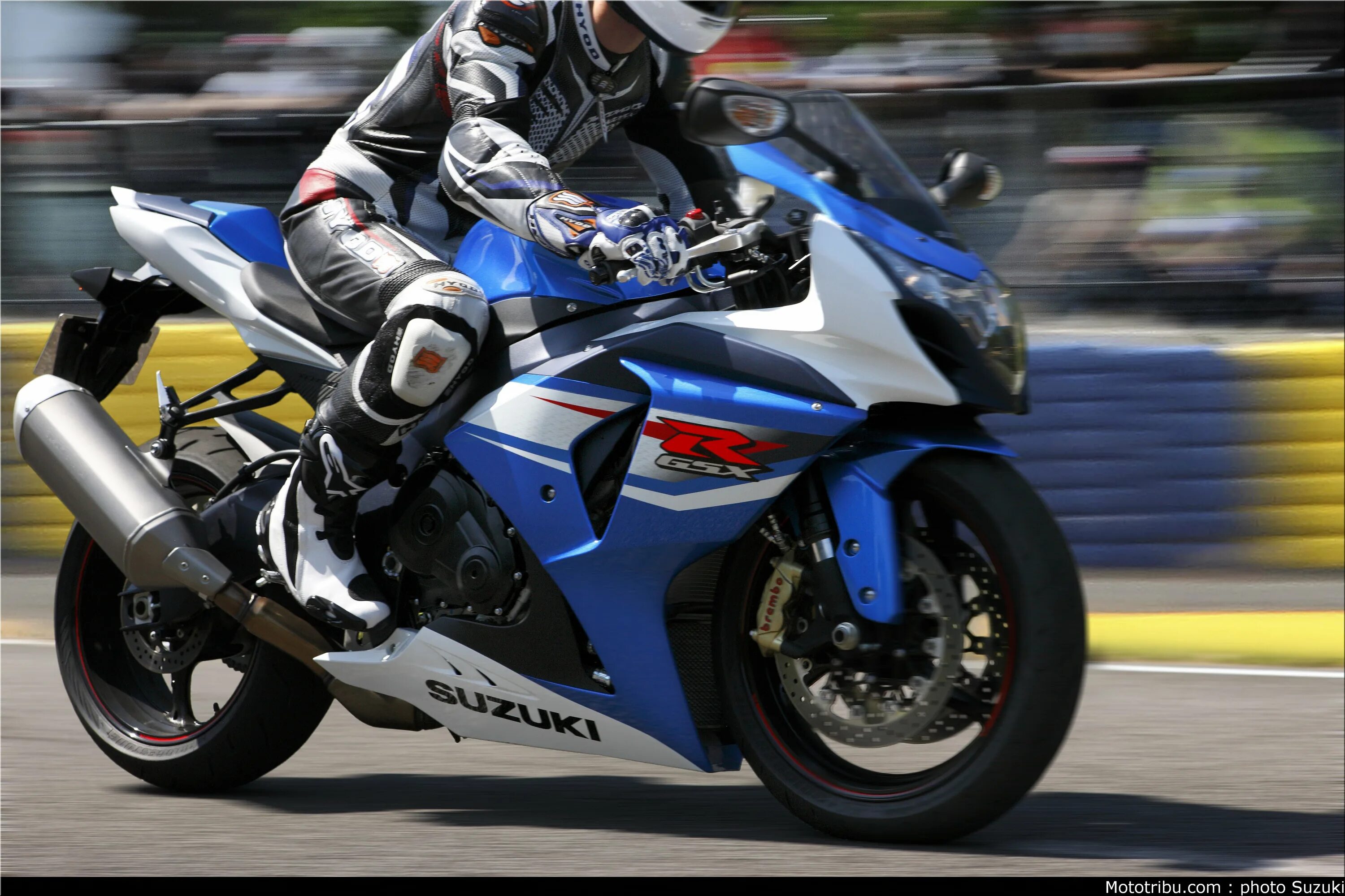 Купить сузуки 1000. Suzuki GSX-R 1000. Suzuki GSXR 1000. Suzuki GSX-R 1000 2007. Suzuki GSXR 2012.