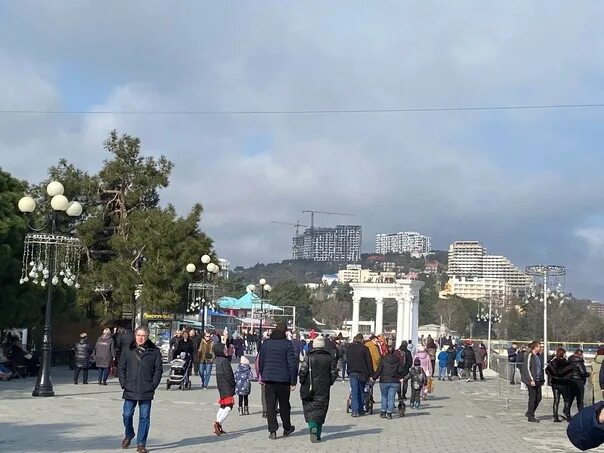 Профессорский пляж алушта. Шторм в алуште в ноябре 2023. Алушта центральный пляж 2023. Алушта сейчас видео. Что сейчас в алуште происходит.