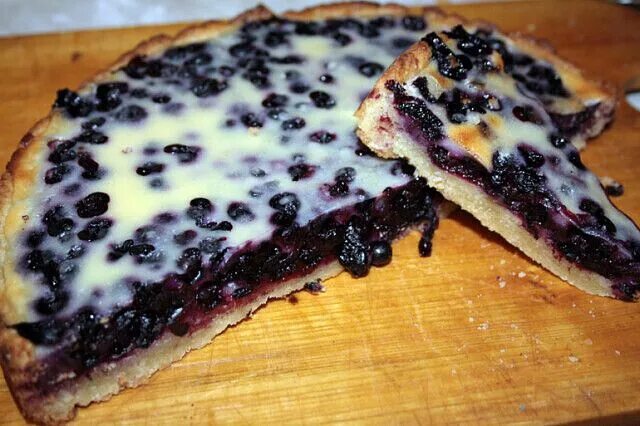 Пирог с ягодами и сметанной заливкой рецепт с фото - 1000.menu