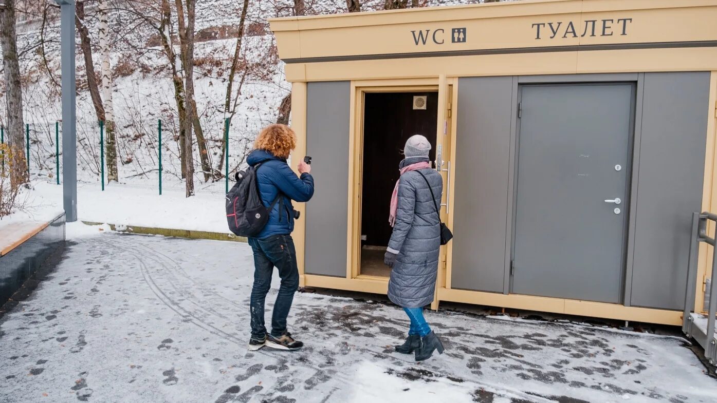 Блогеров закрыли. Туалет на набережной Пермь. Общественные туалеты Пермь. Туалет на Пермской набережной в Перми.