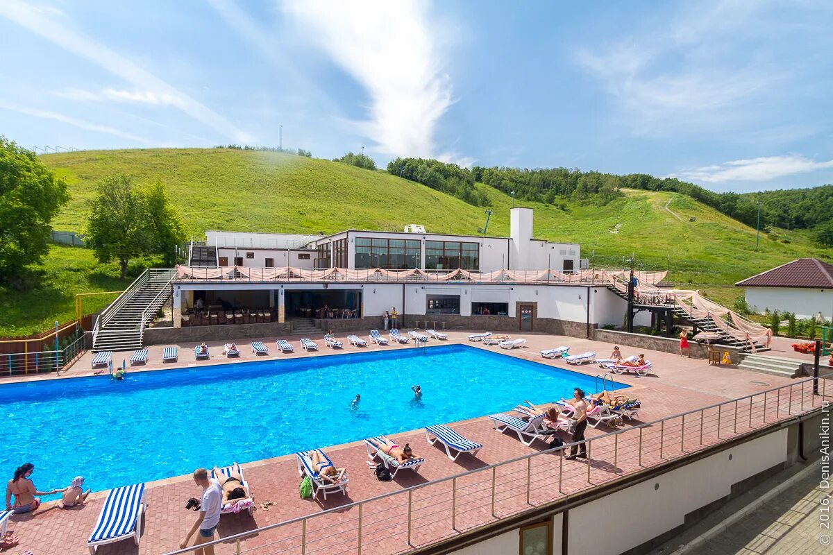 Вишневых гор. Саратов вишнёвая гора-парк. Вишневая гора горнолыжный курорт. Саратов вишневая гора горнолыжный курорт. Саратов вишневая гора бассейн парк отель.