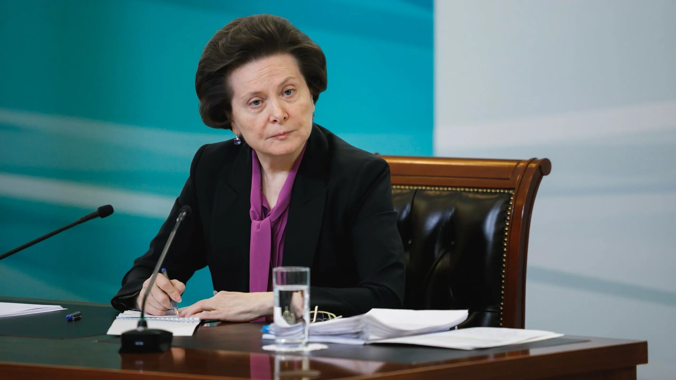 Наталья комарова губернатор хмао. Наталья комарова хмао. Наталья комарова глава ханты-мансийского автономного округа. Губернатор ханты-мансийского автономного округа наталья комарова. Наталья комарова хмао.