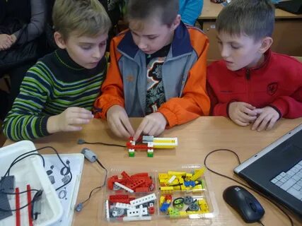 Занятие по робототехнике в начальной школе
