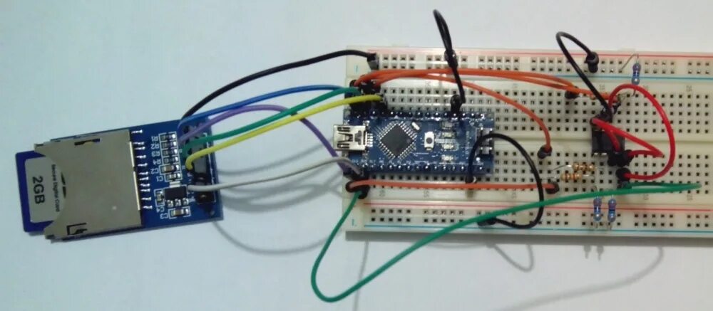 Arduino flash memory. Программатор spi на ардуино. arduino spi флешка. arduino spi граббер. ардуино spi флеш.
