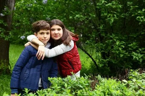 Брат смотрит не как на сестру