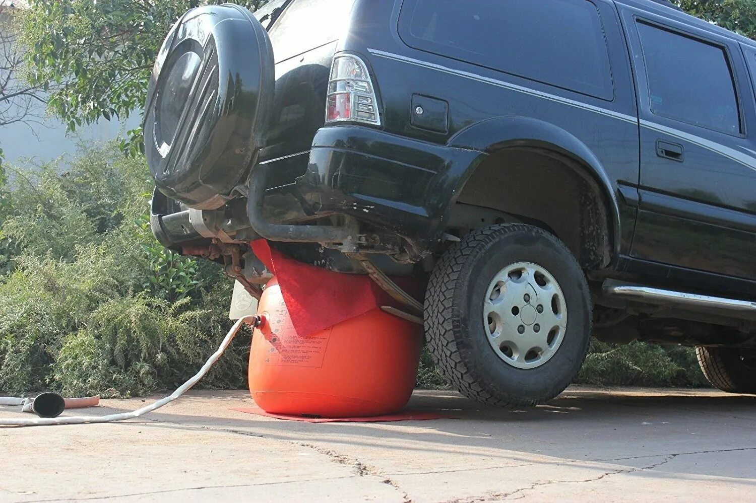 Надувной домкрат купить. Air Jack домкрат надувной. Exhaust Jack надувной домкрат. Домкрат от выхлопных газов. Пневмодомкрат от выхлопной трубы.