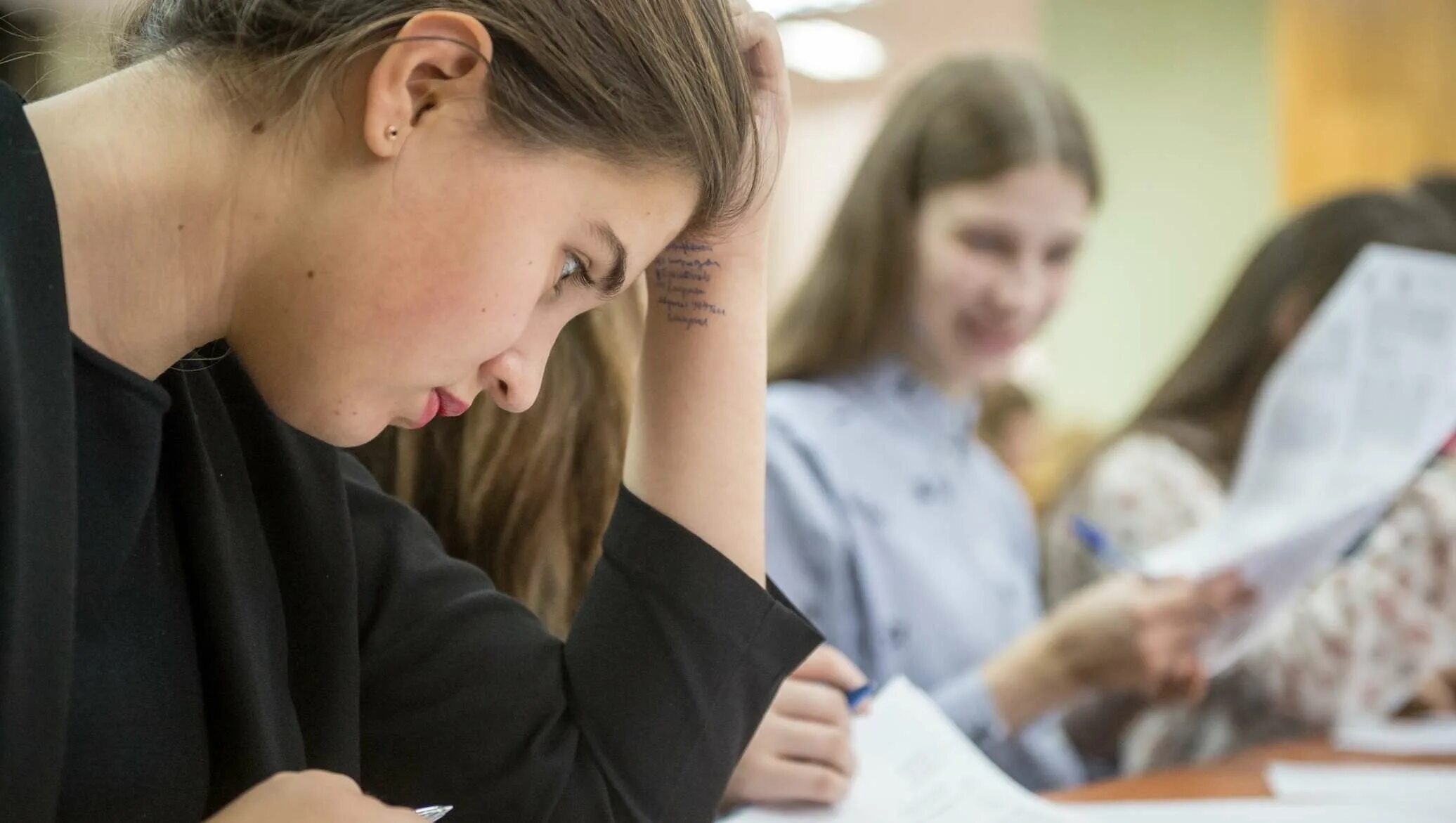 Престижный вуз. Выбор университета. Студенты в аудитории. Егэ. Лекция в вузе.