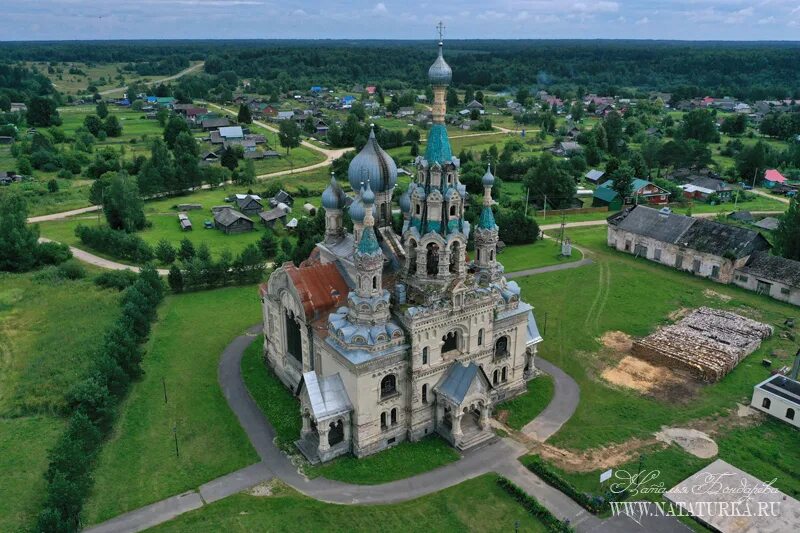 Храм в селе спас. Село кукобой храм спаса нерукотворного. храм в кукобое ярославской области. спасский собор кукобой. храм в селе кукобой ярославская область.
