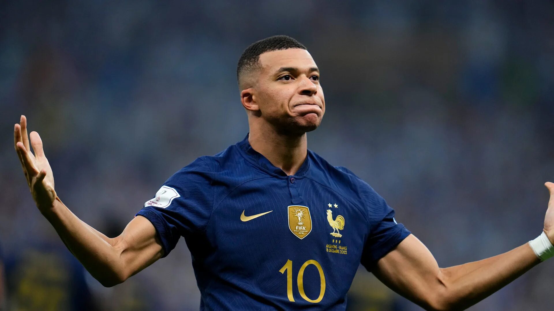 Килиан мбаппе футболисты франции. Сын mbappe. Килиан мбаппе. Килиан мбаппе футболисты франции. Мбаппе футболист зачем маска.