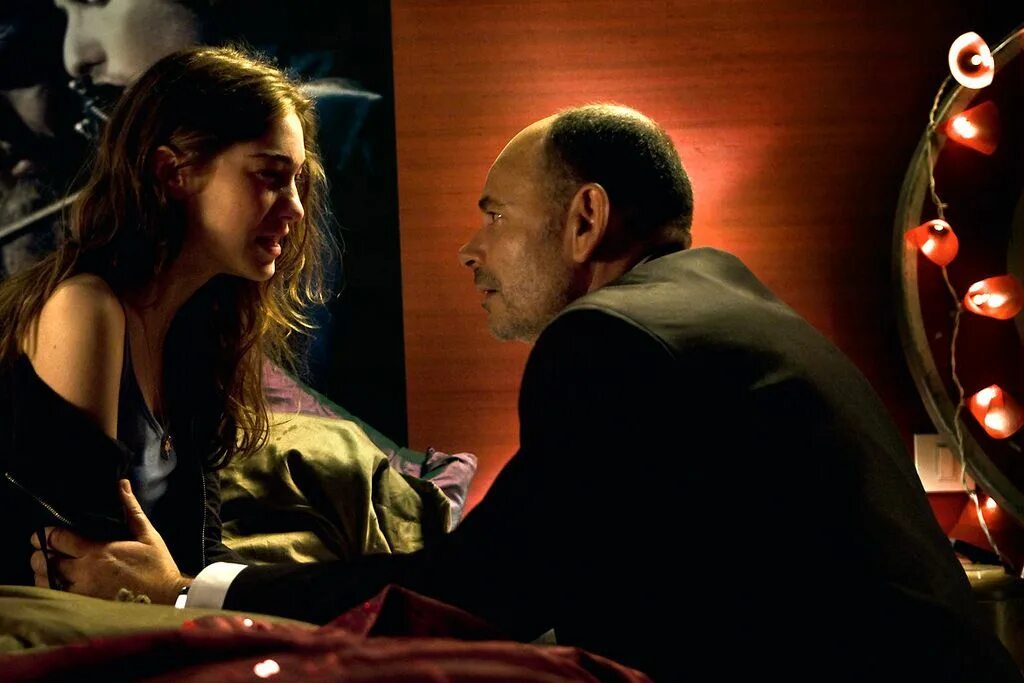 преследование 22 22. 22 22 на электронных часах. дэвид мазоуз готэм 2 сезон. 222 цифры. слепая зона 4 сезон.