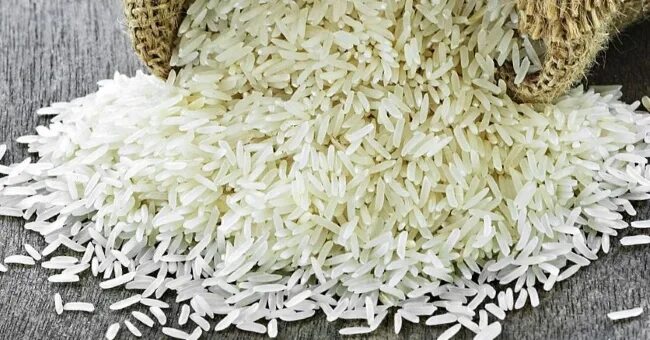 Рис относится к группе. Рассыпанный рис. Рис посыпаем. Разбросанный рис. Рис рассыпался.
