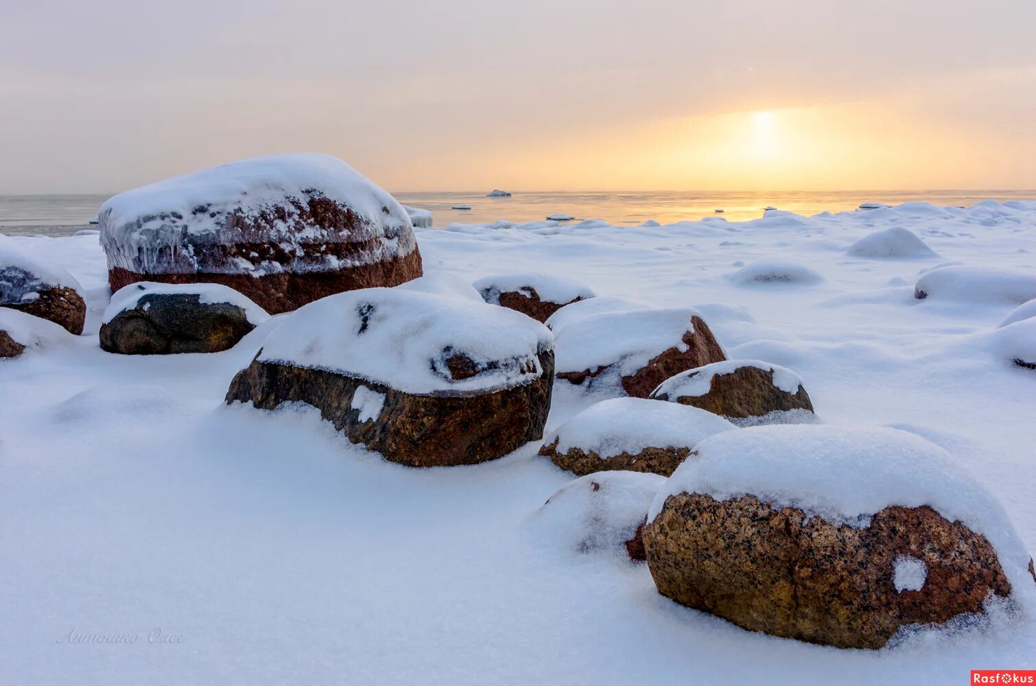 Финляндия январь. Финский залив зимой. Камни на новой земле. Ледяные Торосы на финском заливе. Лед на море.