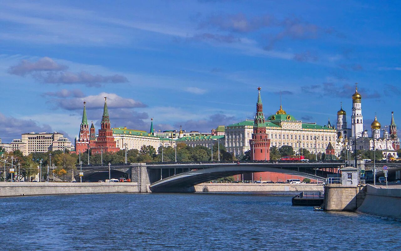 Москва река в Москве. Москва река Кремль. Вид на Кремль с Москва реки. Вид на Москву реку.