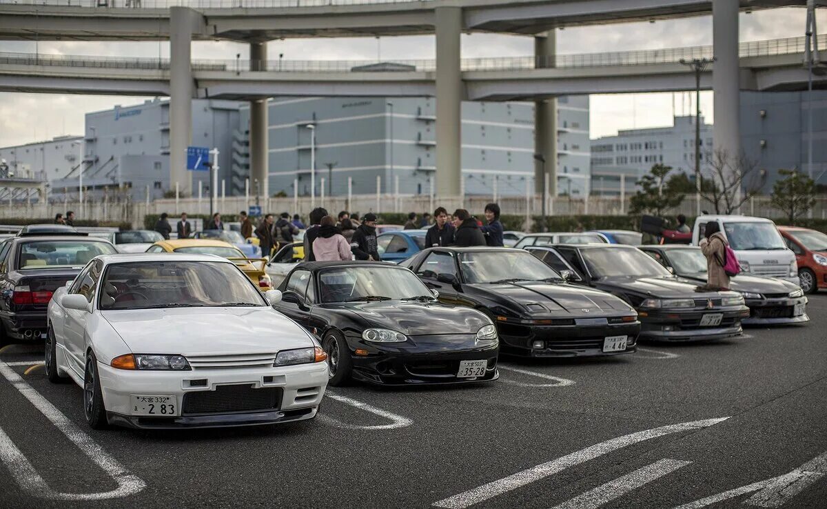 Сколько автомобилей в японии. Японские авто. Японцы машины. Стоянка авто в Японии. Японские Тачки.