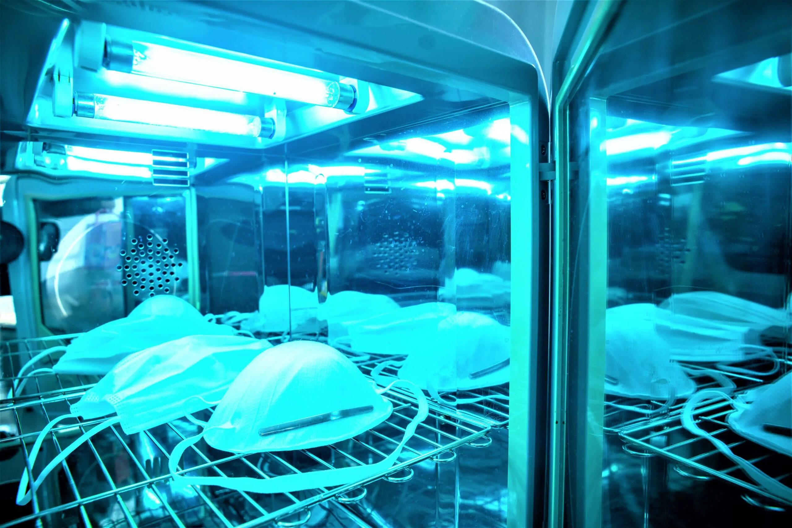 Ультрафиолетовые лампы в медицине. Ультрафиолетовое излучение обеззараживание. Бактерицидный блок уф обеззараживания воды. Уф стерилизатор для узв. Ультрафиолетовые лампы для обеззараживания воды.