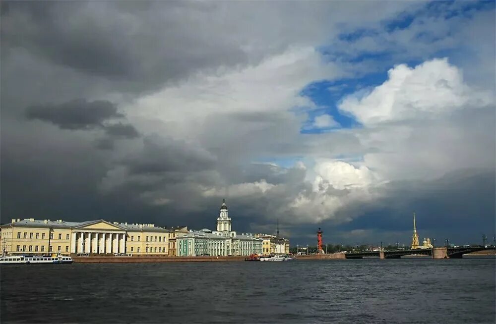 Дождь над петербургом. Питер осень дождь. Дождь в петербурге. Гроза в санкт-петербурге. Облака питер.