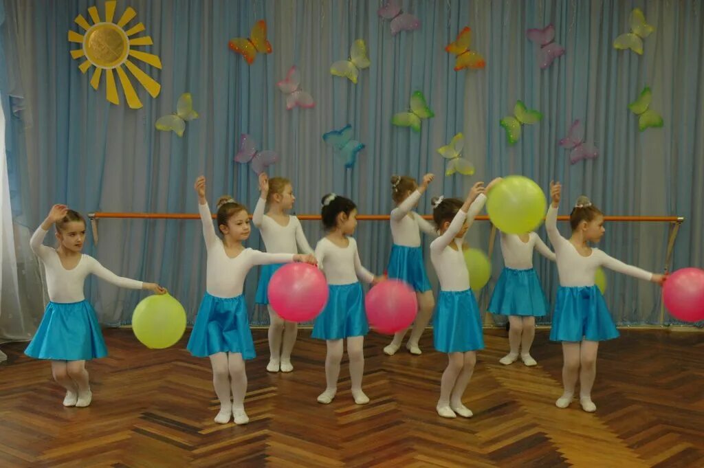 Детские танцы к 9 мая видео. Экологический танец. Ритмика. Экологический танец с лентами. Олимпийский танец.