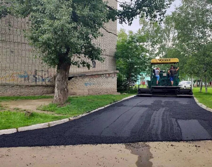 Асфальтирование в ростове. Асфальтирование дворовых территорий. Асфальтирование и благоустройство. Асфальтирование придомовой территории. Благоустройство асфальт.