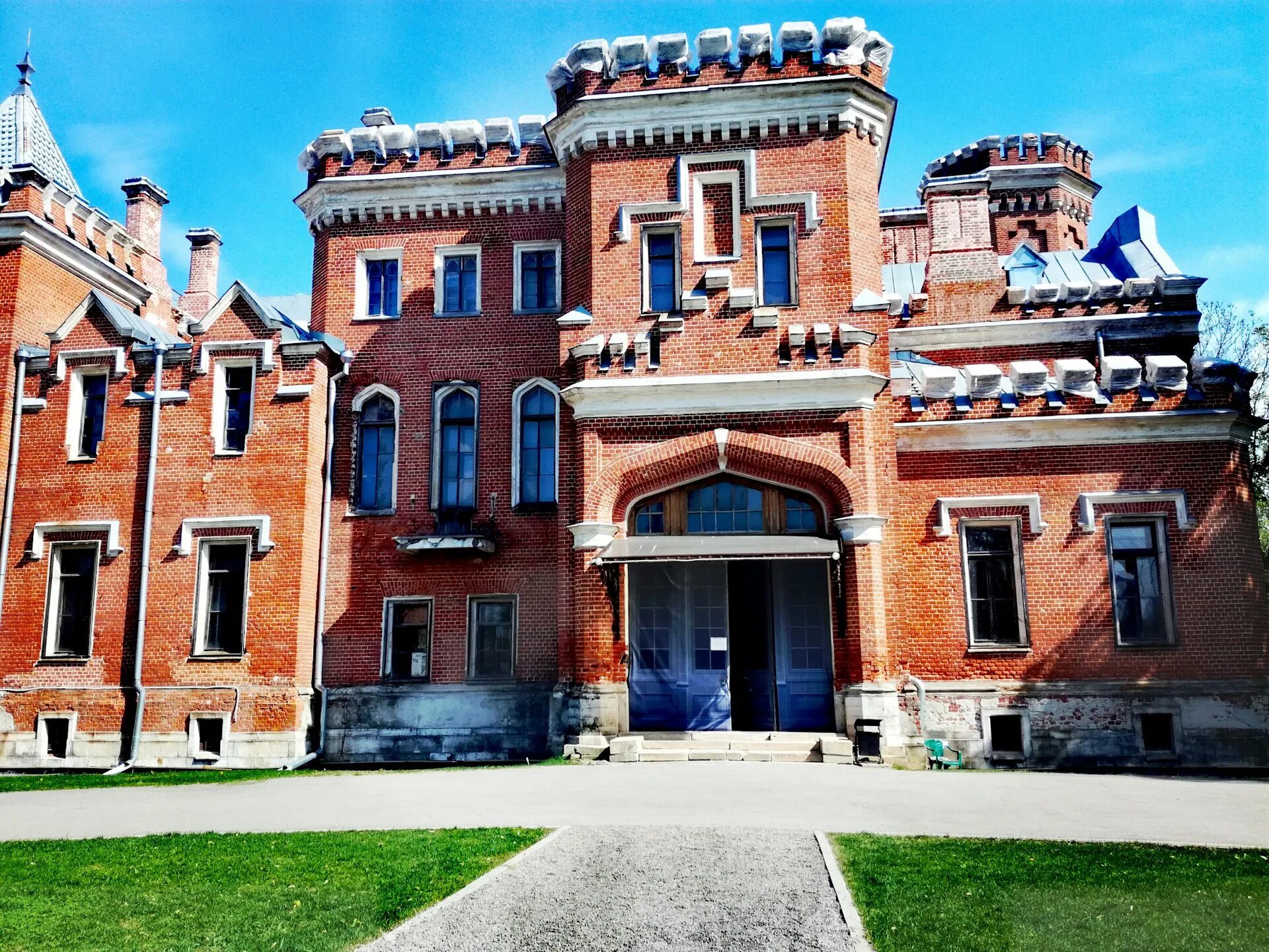 Рамонь замок принцессы. Дворцовый комплекс Ольденбургских в Рамони. Рамонь замок принцессы Ольденбургской. Дворец принцессы Ольденбургской в Воронежской области. Дворцовый комплекс Ольденбургских (Рамонь) Воронеж.