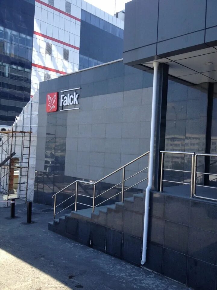 Европейская скорая. Фальк клиника. Falck владивосток больница. Медцентр пасифик владивосток хоспитал. Современная травматологическая операционная.