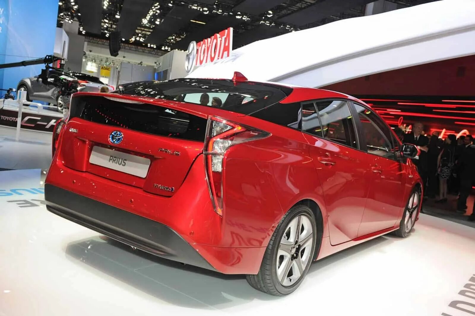 Toyota prius цены. Toyota Prius 2016. Toyota Prius Hybrid 2016. Тойота Приус гибрид 2016. Тойота Приус 2016 новый.