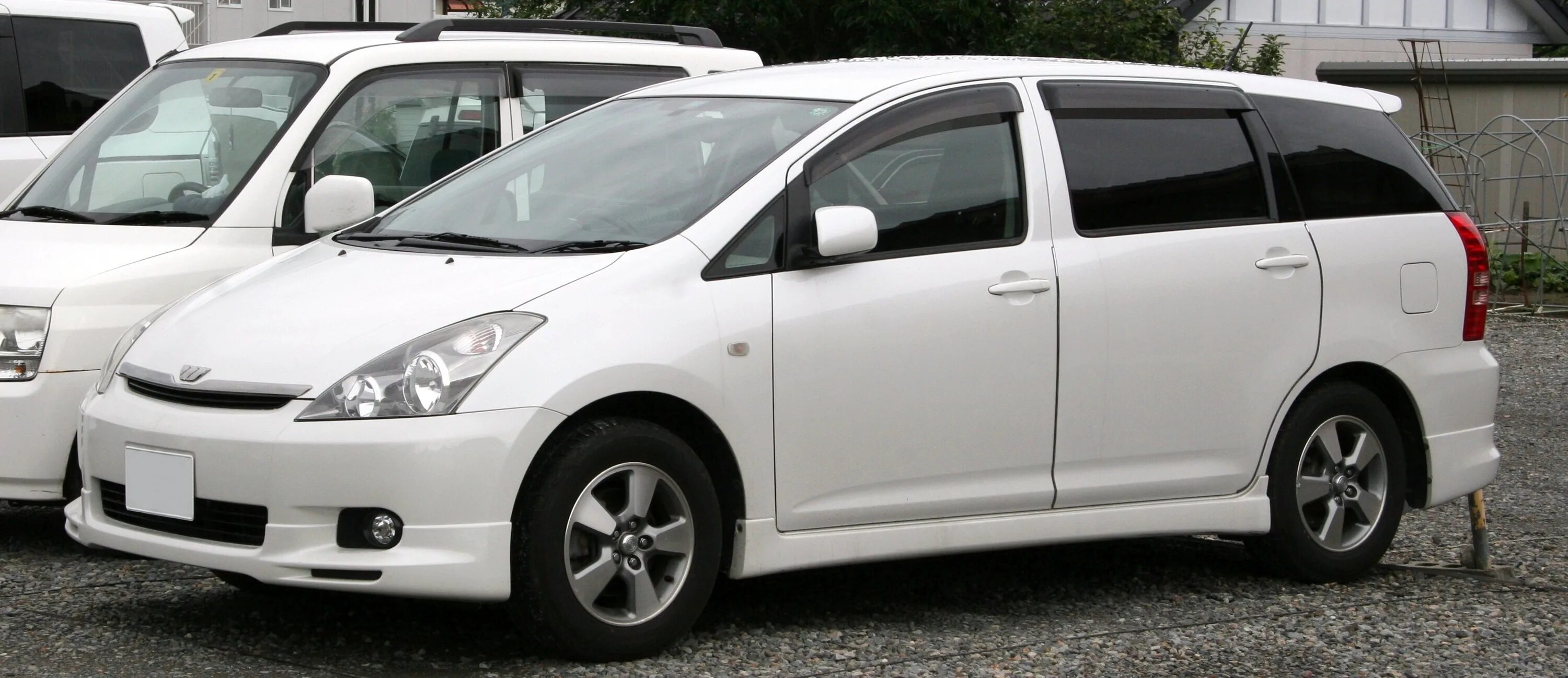 Виш открыть. Toyota wish 2003. toyota wish 2005. тойота виш 2003. тойота wish 2005.