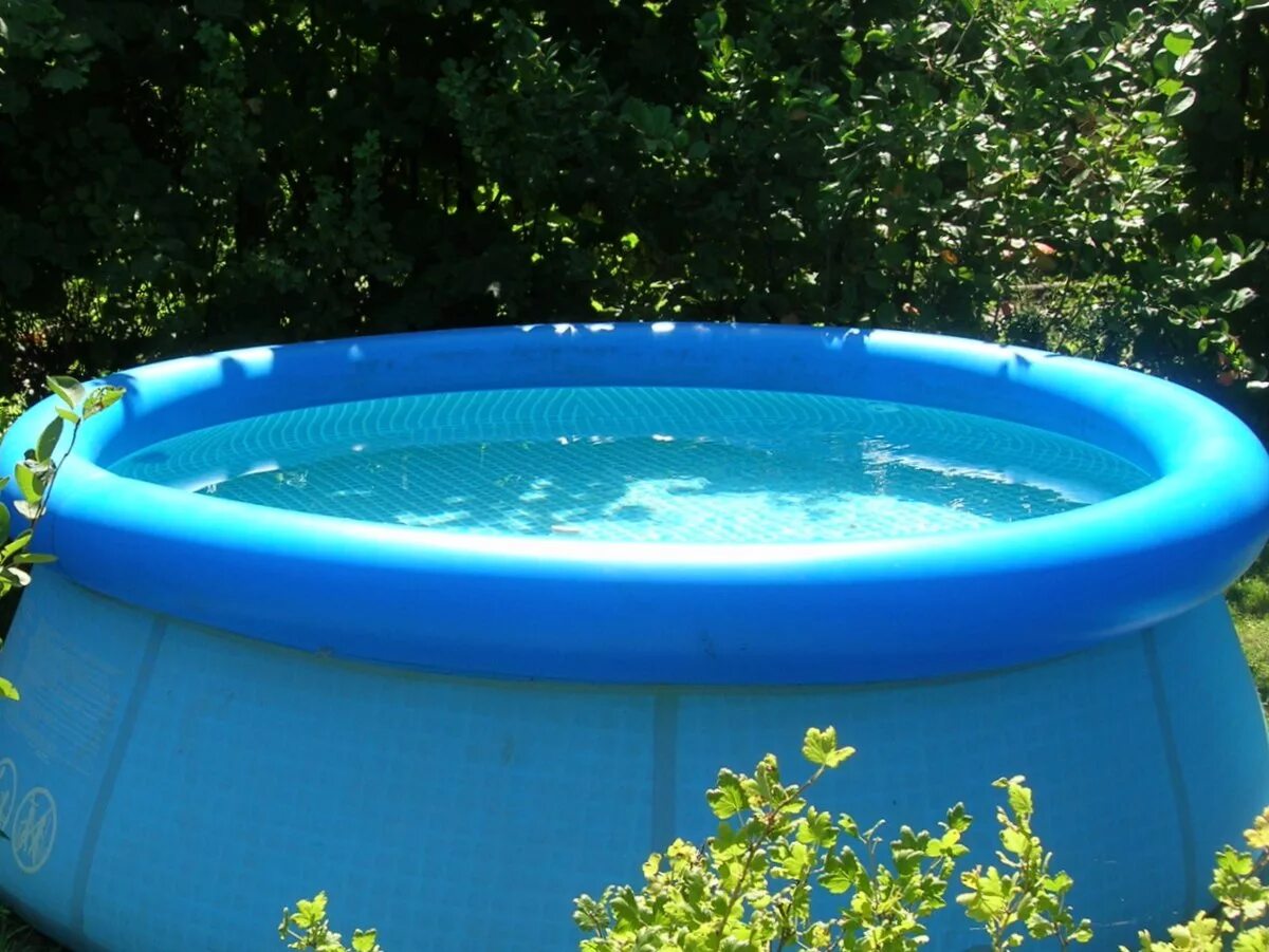 Цветущая вода в бассейне. Надувной бассейн с водой. Бассейн зацвел. Бассейн с водой домашний. Медный купорос для бассейна.