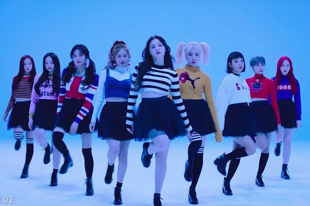 2ne1 ugly. Группа momoland участницы. Boom boom momoland album. Корейская песня boom. Джуи momoland.