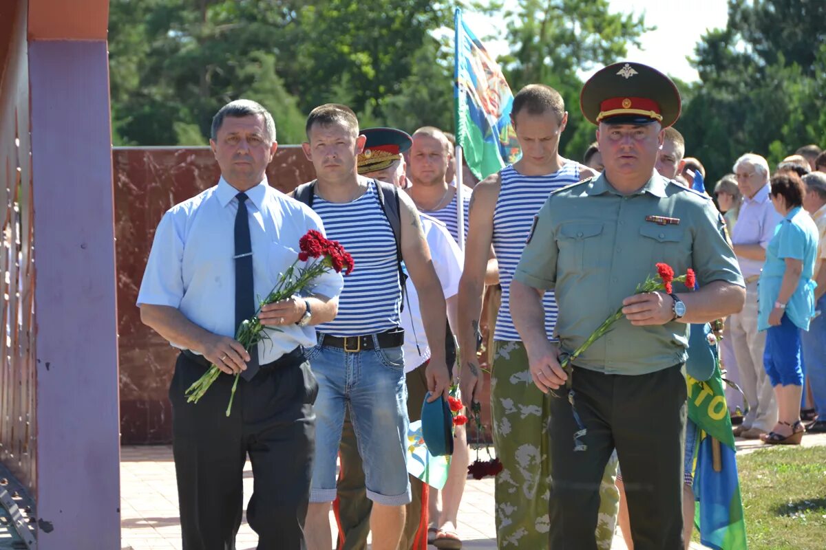 Сальские новости сальске. ВДВ, Ростовская область. 2014 ВДВ В Ростовской области. Войска в Сальске. Сальск сегодняшнее мероприятие.