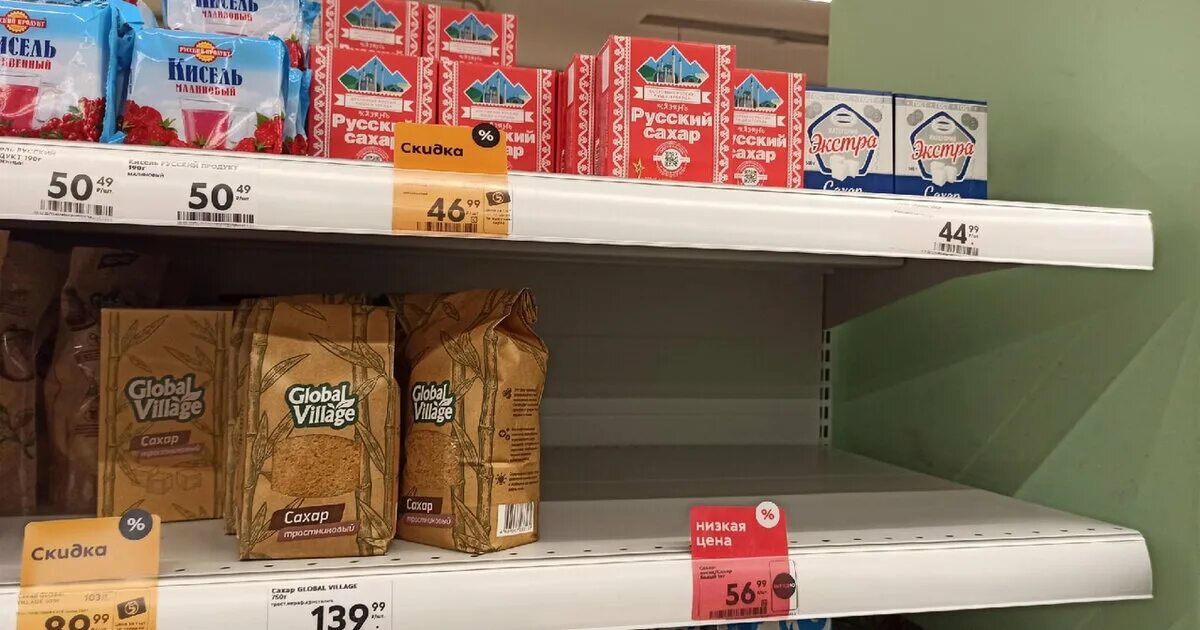 Почему в пятерочке пустые полки. Полки для магазина. сахар на полках магазина. пустые полки в магазинах. полки для продуктового магазина.