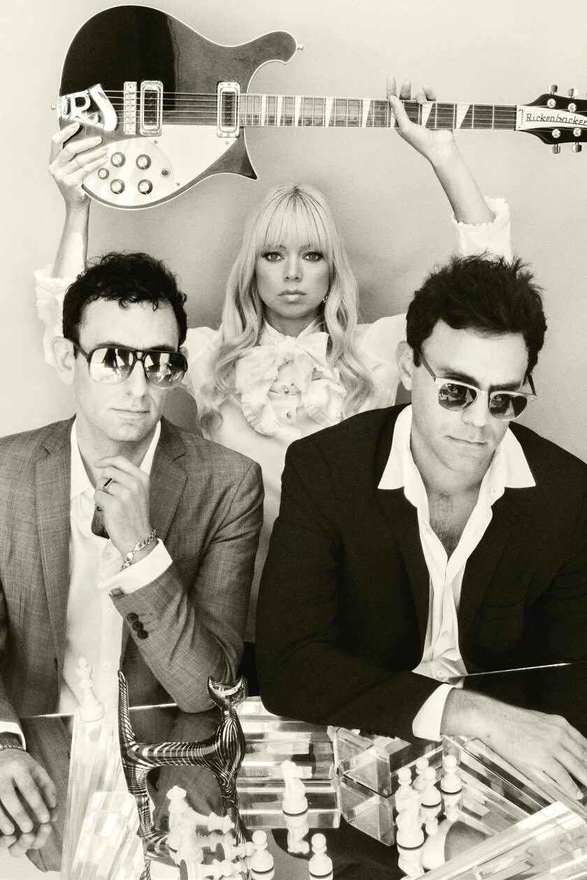Chromatics tick of the. Группа chromatics. рут раделет. chromatics shadow. chromatics anavel_black.