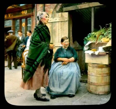 Ирландия 1930е. Frau mit Baguette, фото - Branson DECOU, 1945. Ирландия 1930 годов духи. What old irish traditions