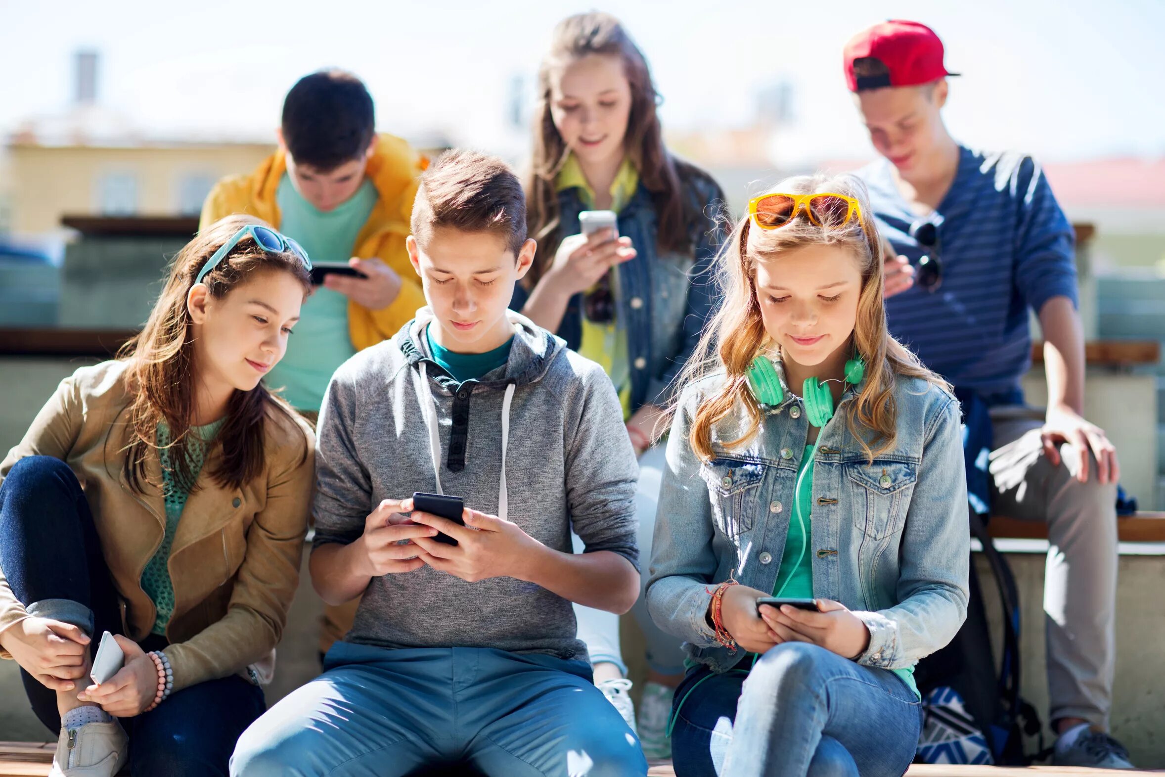 Поколение 21 века. Подросток со смартфоном. Внешний вид подростка. Общение подростков в школе. Сленг общение подростков.