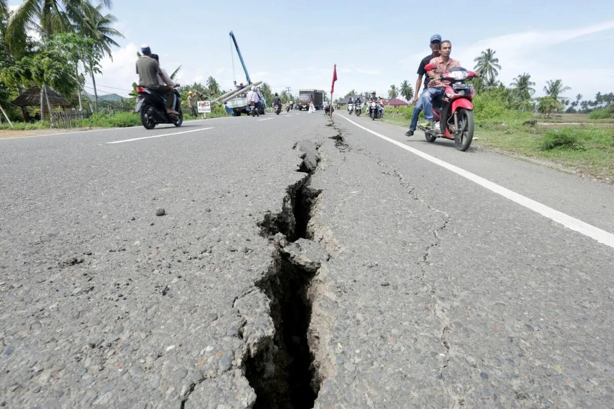 Место самых сильных подземных толчков. Землетрясение на Бали. Землетрясение в Индонезии что произошло.