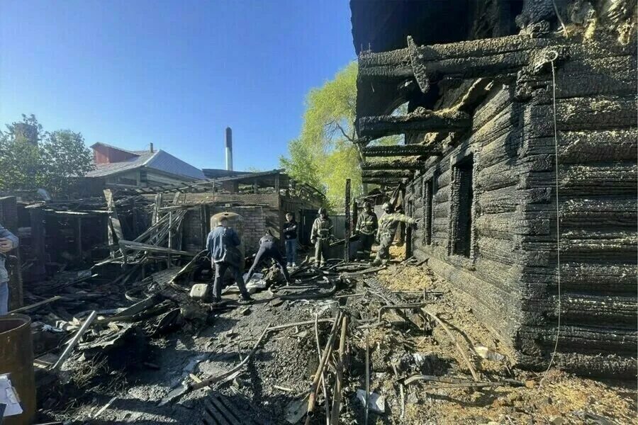 Благовещенск вчера. Пожар в доме. пожар фото. дом горит. пожар в благовещенске.