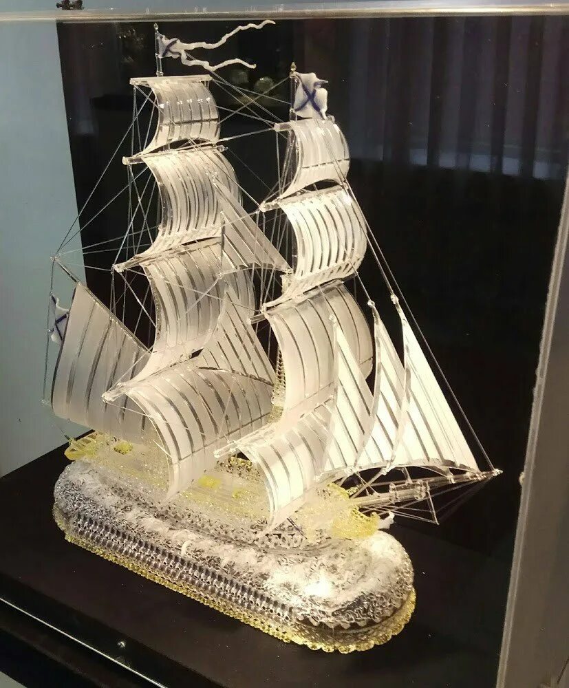 Музей стекла алексея зеля. Алексей олегович зеля художник. Алексей зеля художник по стеклу музей. Алексей зеля художник. Музей стекла алексея зеля.