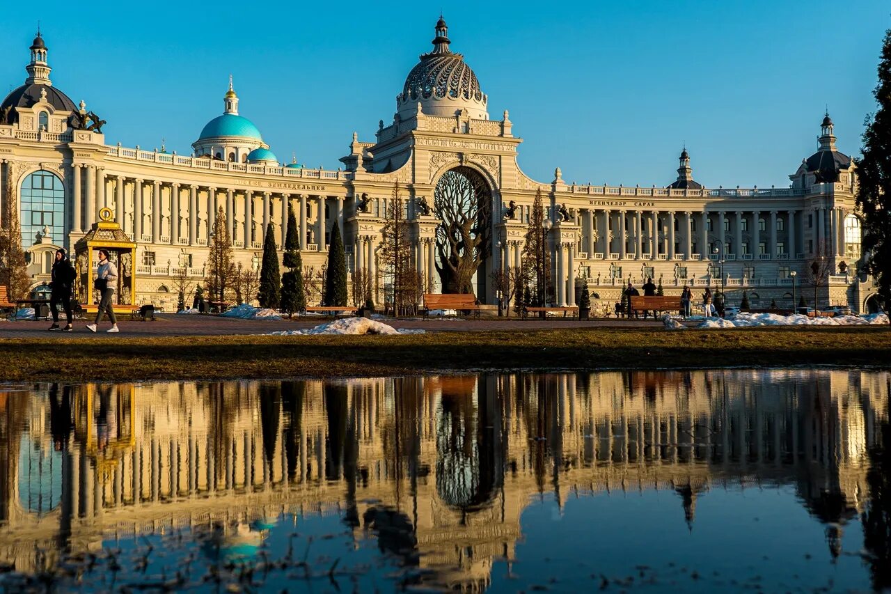 Дворец 10 на 10. Дворец 10. Львовский дворец. Санаторий бахадур. Дворец бором пхиман таиланд.