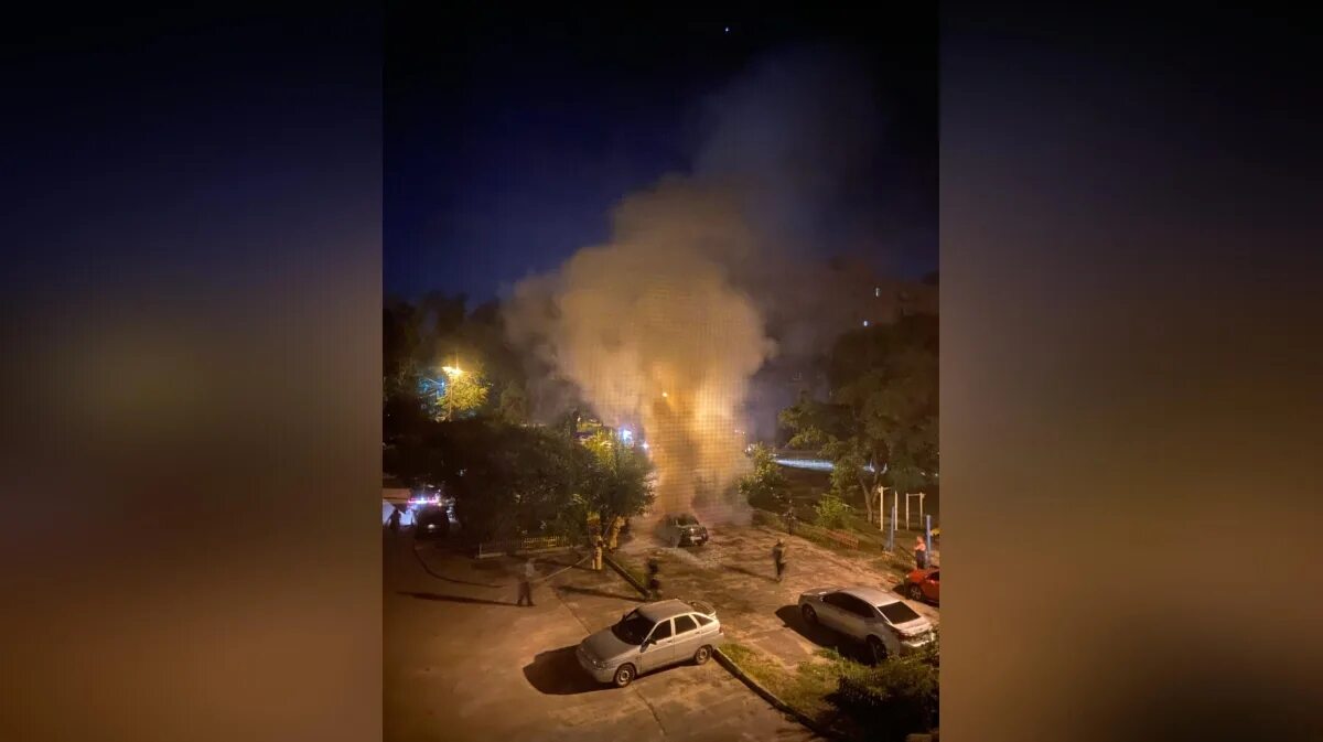 Воронеж горит дом. Пожар ночью. пожар в воронеже. пожар на левом берегу воронеж. пожар в воронеже сейчас на правом берегу видео.