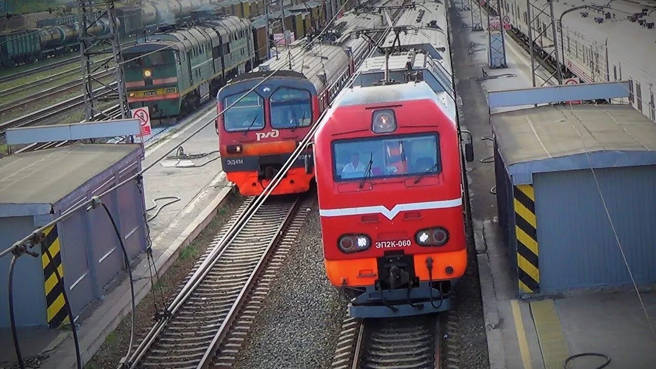 Электропоезда видео. Поезд электричка. Настоящие поезда. Грузовые поезда для детей. Электричка грузовой поезд.