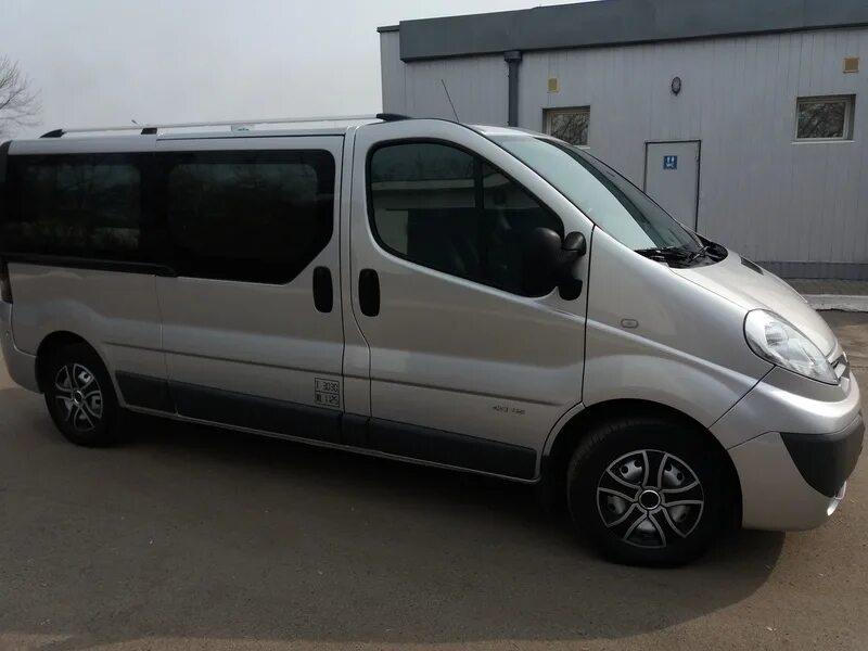 Опель виваро 2л дизель. Опель виваро 2л дизель. Опель виваро 2015г 2л пассажир заводской длиннобазовый. Opel vivaro 2. 5.