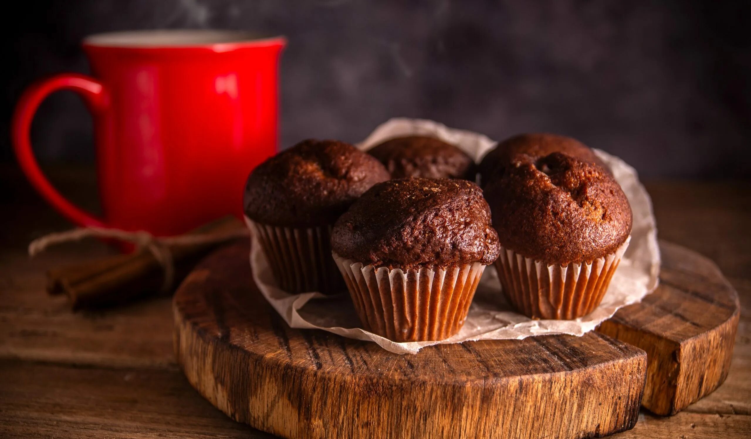 Кексики шоколадные с какао. Белковые маффины. Пп кексы с какао. Шоколадные маффины с какао. Маффины.